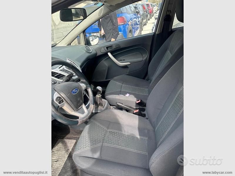 Usata Ford Fiesta Titanium 70 CV (51 kW) 2011 Blu Utilitaria