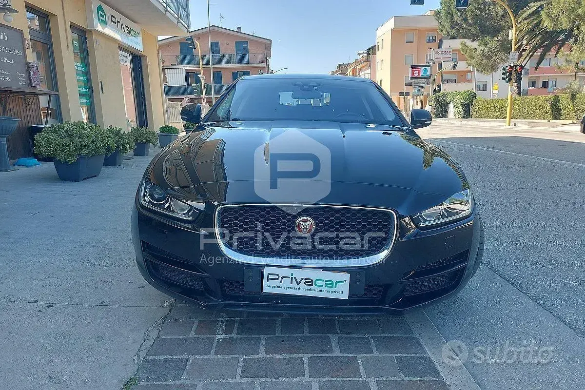 Usata Jaguar XE Prestige 180 CV (132 kW) 2015 Nero Berlina