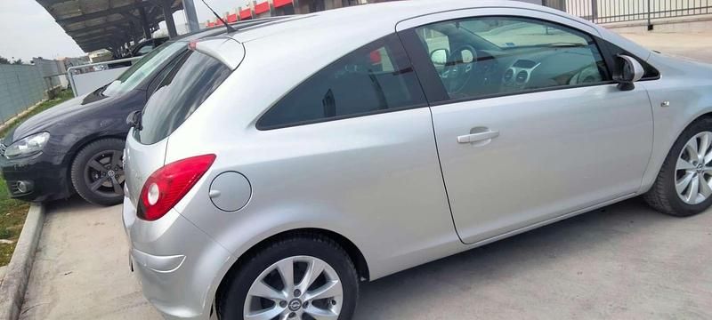 Usata Opel Corsa Edition 86 CV (63 kW) 2012 Utilitaria