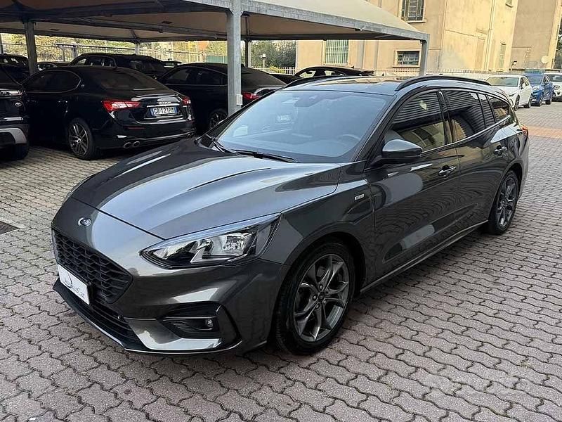 Usata Ford Focus ST-Line 120 CV (88 kW) 2019 Grigio / metallizzato Station wagon