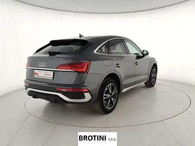 Usata Audi Q5 Sportback S-Line 204 CV (150 kW) 2024 Grigio daytona perla SUV
