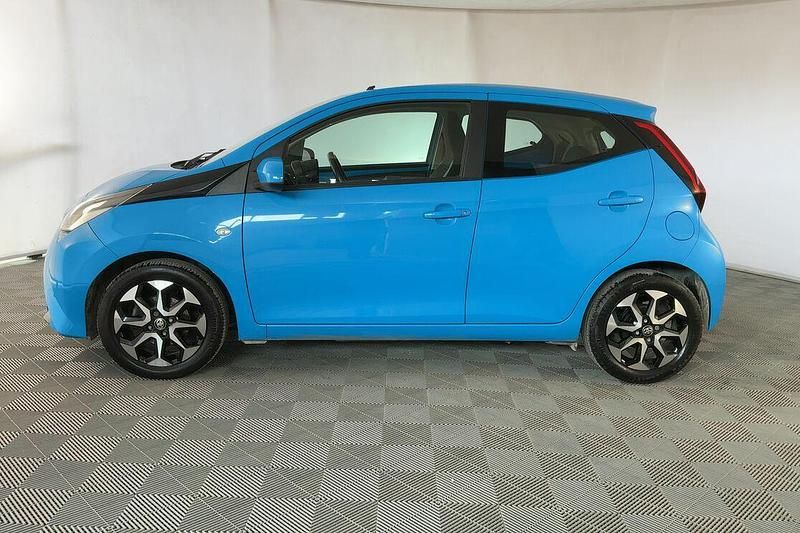 Usata Toyota Aygo 72 CV (52 kW) 2019 Blu Utilitaria