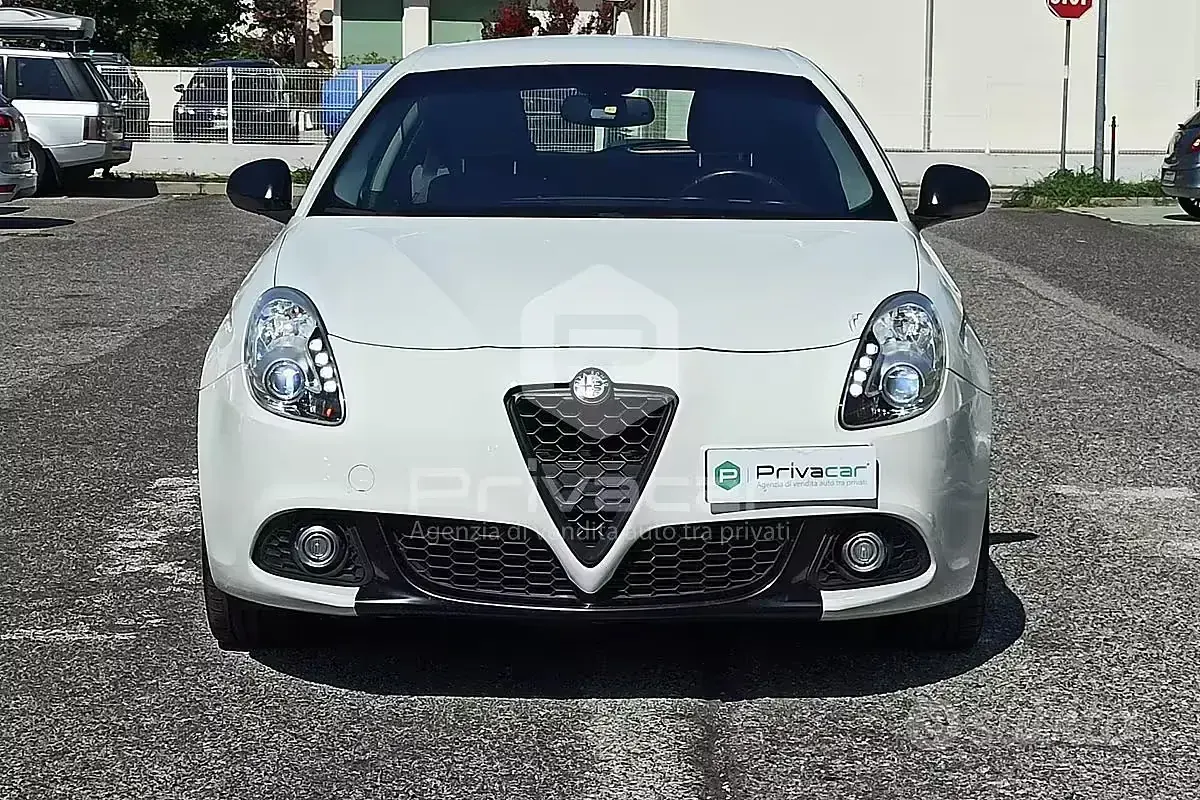 Usata Alfa Romeo Giulietta Distinctive 105 CV (77 kW) 2014 Bianco Utilitaria