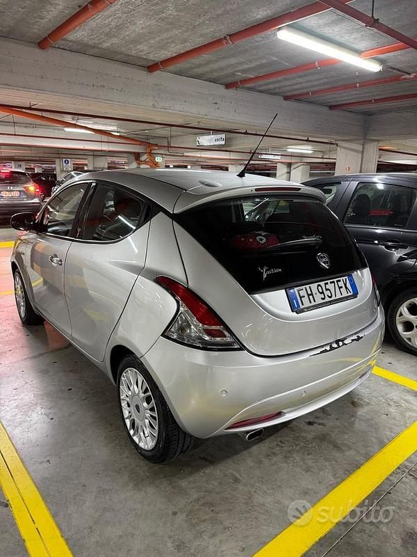 Usata Lancia Ypsilon 69 CV (50 kW) 2017 Grigio Utilitaria