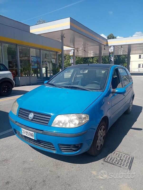 Usata Fiat Punto 75 CV (55 kW) 2005 Blu Utilitaria
