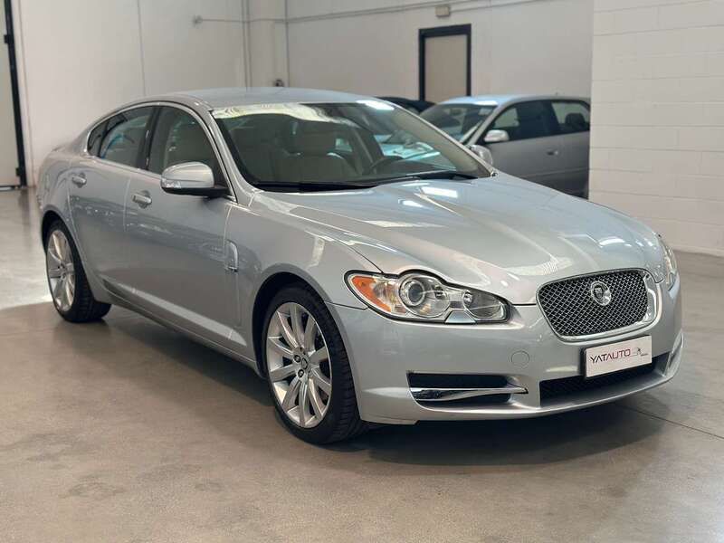 Usata Jaguar XF Premium Luxury 298 CV (219 kW) 2009 Argento Berlina