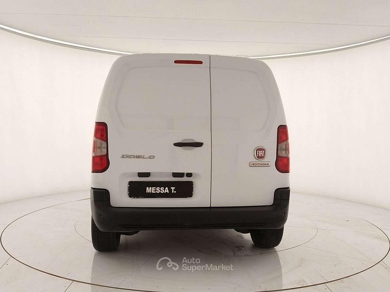 Usata Fiat Doblò 102 CV (75 kW) 2024 Bianco Monovolume