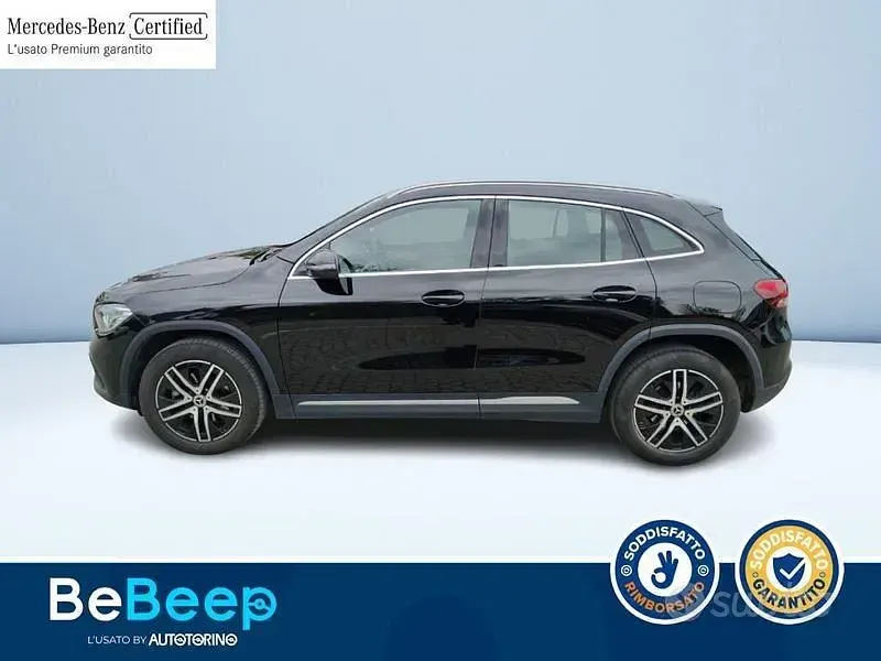 Käytetty Mercedes GLA200 150 HP (110 kW) 2022 Musta Katumaasturi