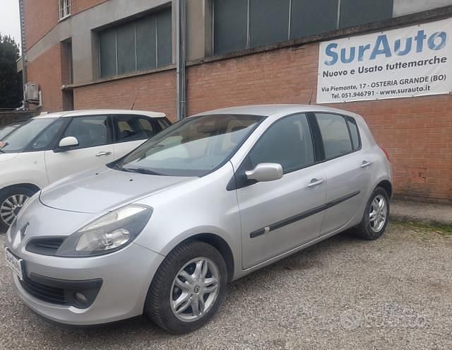 Usata Renault Clio II Luxe 74 CV (54 kW) 2006 Grigio Berlina