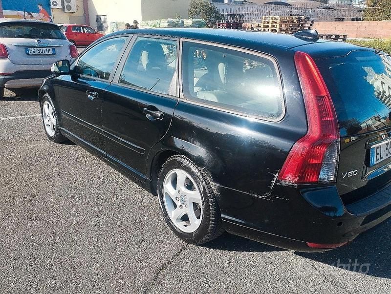 Usata Volvo V50 109 CV (80 kW) 2012 Nero Station wagon