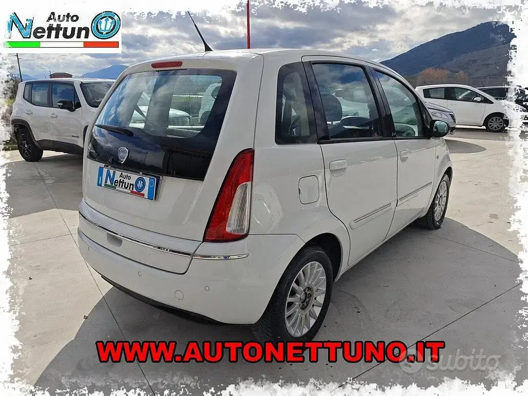 Usata Lancia Musa Gold 95 CV (69 kW) 2012 Bianco Monovolume