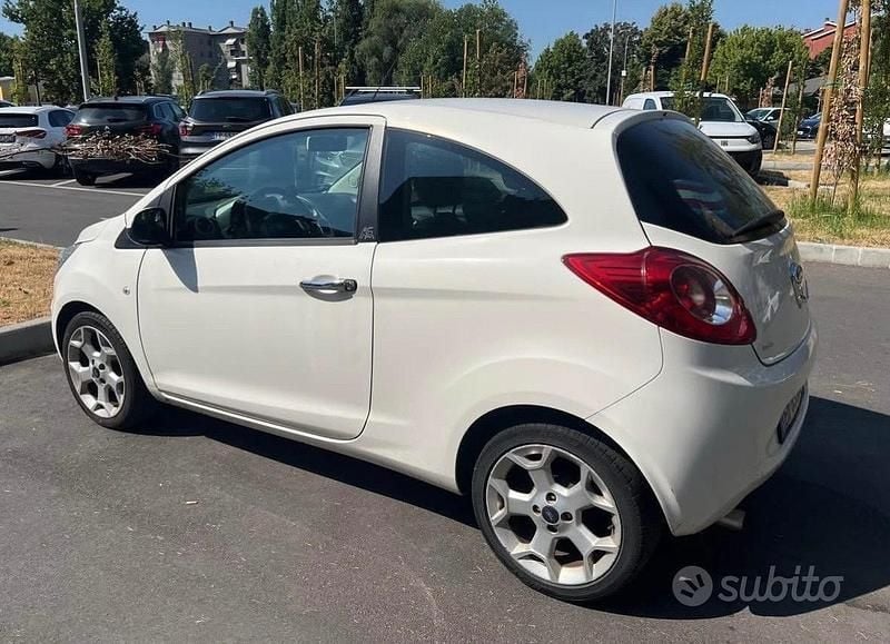 Begagnad Ford Ka 69 HK (50 kW) 2012 Vit Halvkombi