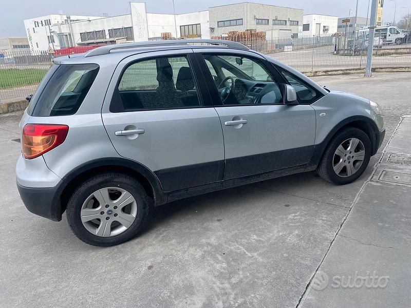 Usata Fiat Sedici 107 CV (78 kW) 2007 Grigio SUV
