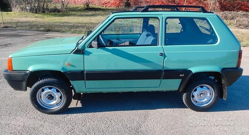 Usado Fiat Panda 4x4 Climbing 54 CV (39 kW) 2022 Verde Utilitario