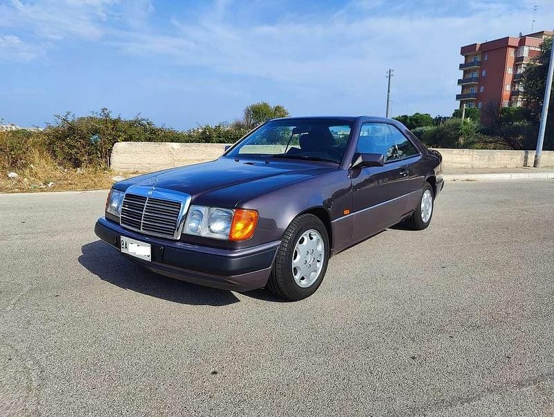 Usata Mercedes 200 122 CV (89 kW) 1992 Lilla Coupé