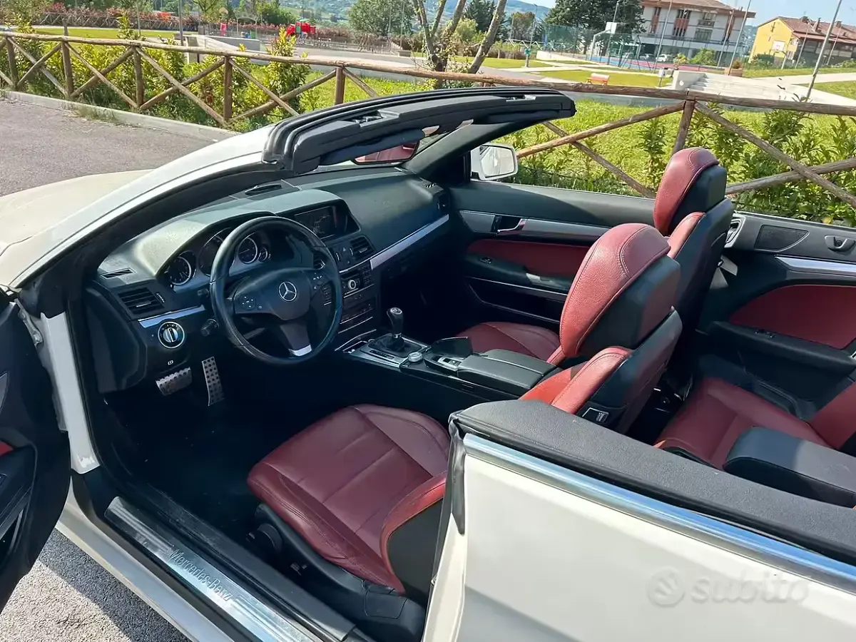 Usata Mercedes E220 170 CV (125 kW) 2012 Cabrio