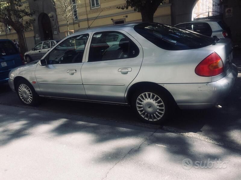 Usata 1998 Ford Mondeo Tre volumi | 1100 € - Immagine 1/4