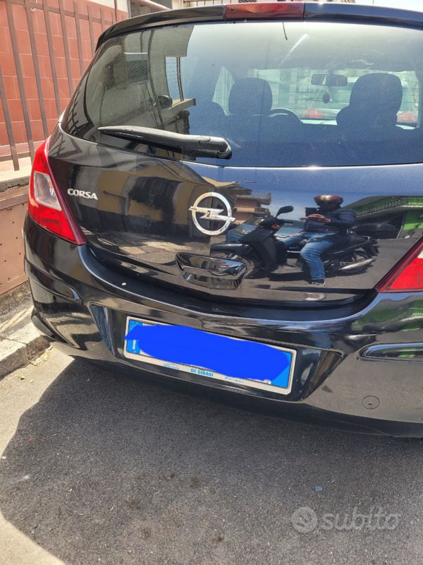Usata Opel Corsa 85 CV (62 kW) 2013 Nero Berlina