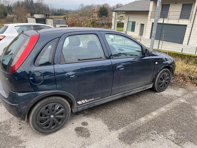 Usata Opel Corsa 2004 Berlina