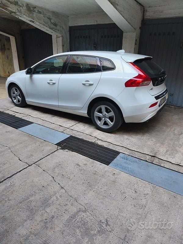 Usata Volvo V40 115 CV (84 kW) 2014 Bianco Berlina