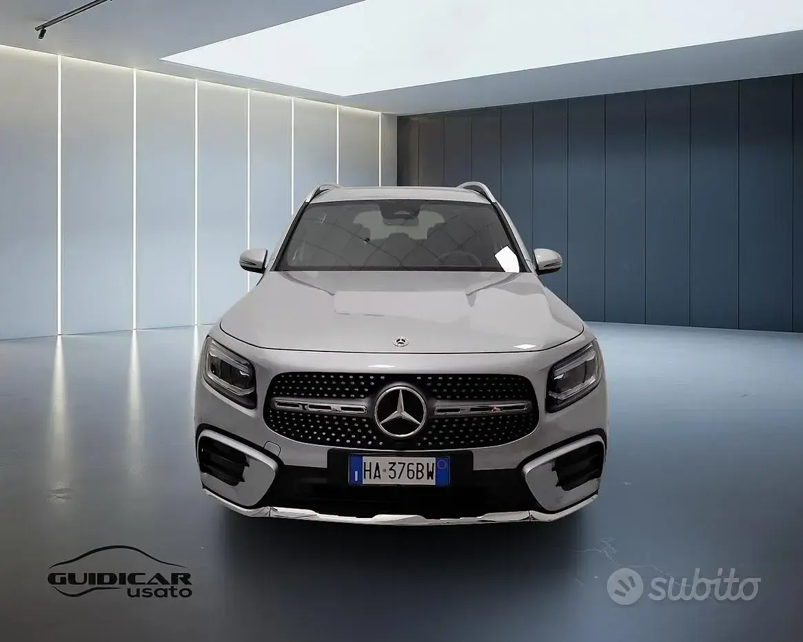 Usata Mercedes GLB180 AMG line 116 CV (85 kW) 2025 Grigio SUV