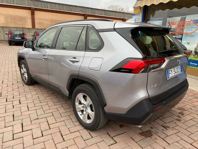 Usata Toyota RAV4 Hybrid Active 222 CV (163 kW) 2019 Argento SUV