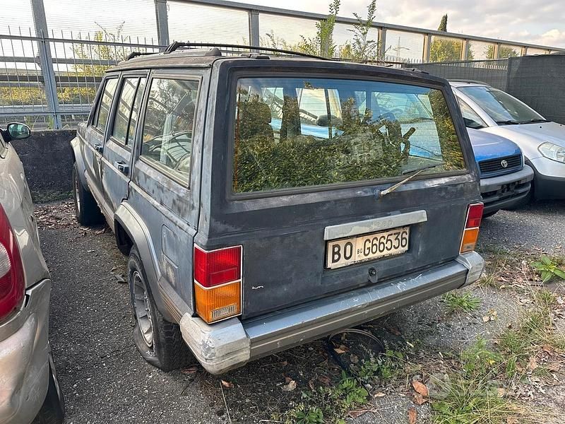 Usata Jeep Cherokee 80 CV (58 kW) 1989 SUV