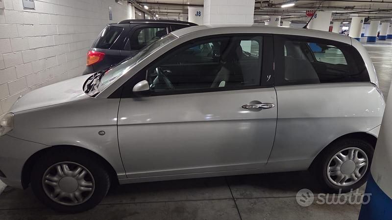Usata Lancia Ypsilon 69 CV (50 kW) 2008 Grigio Utilitaria