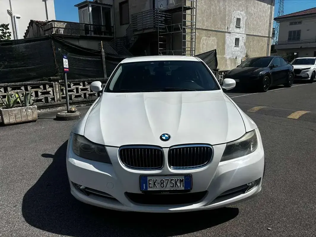 Usata BMW 318 143 CV (105 kW) 2011 Bianco Station wagon