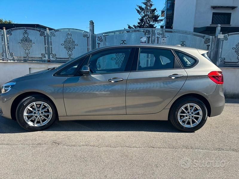 Usata BMW 218 Luxury Line 150 CV (110 kW) 2015 Grigio Monovolume