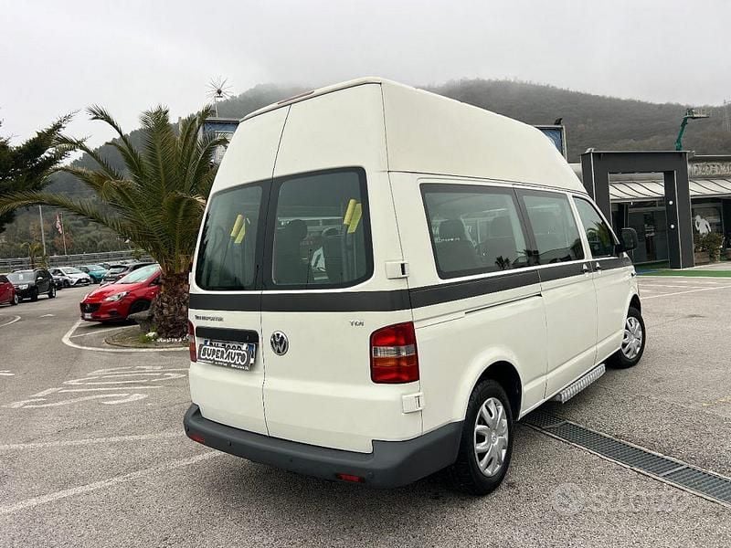 Usata VW Caravelle 102 CV (75 kW) 2008 Bianco Monovolume
