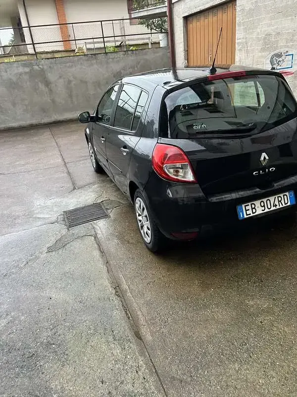 Gebraucht Renault Clio II Dynamique 68 PS (50 kW) 2010 Limousine