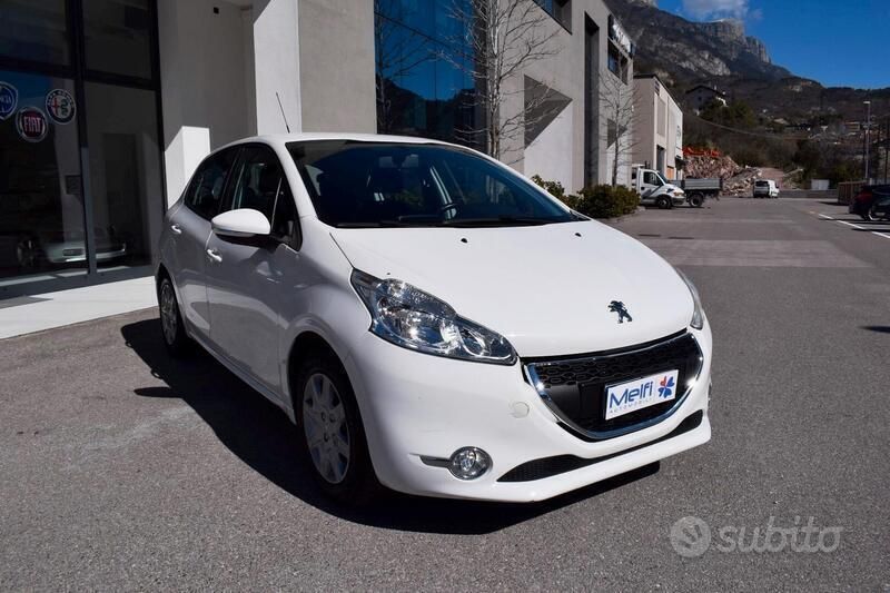 Usata Peugeot 208 Active 68 CV (50 kW) 2013 Bianco Utilitaria