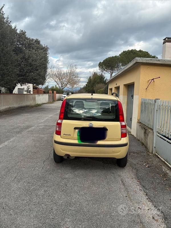 Giallo Usata 2005 Fiat Panda Tre volumi | 1700 € (Ottimo prezzo) - Immagine 1/4