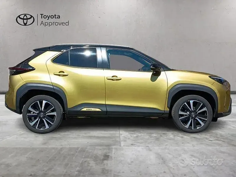 Usata Toyota Yaris Cross 116 CV (85 kW) 2022 Giallo SUV