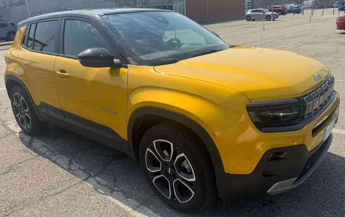 Usata Jeep Avenger EV 61 kW (84 CV) 2023 Oro SUV