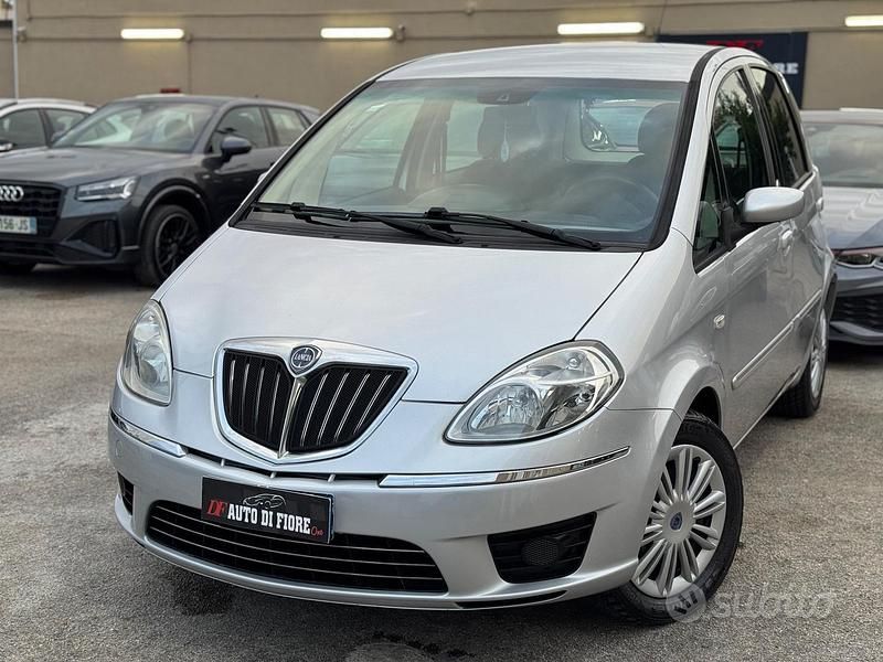 Grigio Usata 2009 Lancia Musa Monovolume | 4900 € (Buon prezzo) - Immagine 1/4