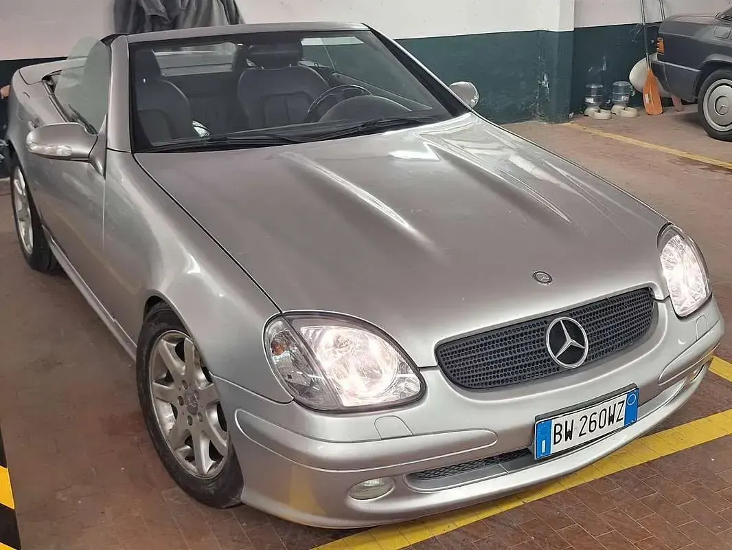 Usata Mercedes SLK200 163 CV (119 kW) 2002 Argento Cabrio