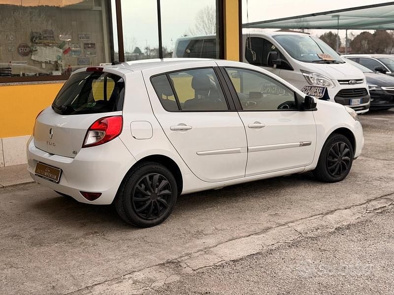 Usata Renault Clio IV Dynamique 75 CV (55 kW) 2012 Bianco Berlina