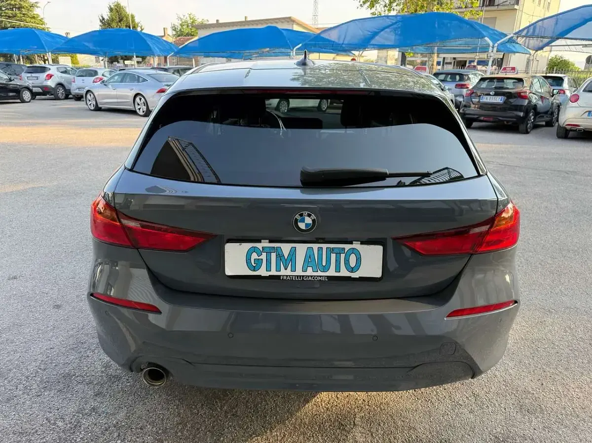 Usata BMW 118 140 CV (102 kW) 2019 Grigio Utilitaria
