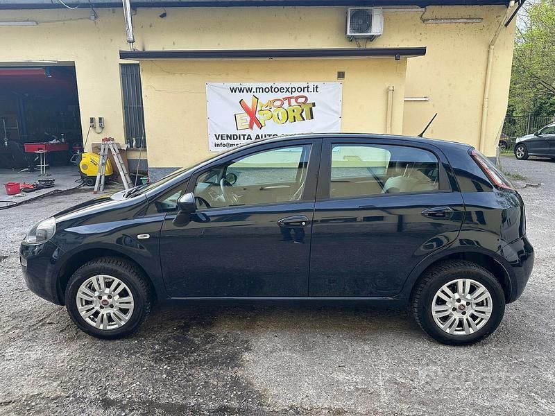 Usata Fiat Punto Evo Active 69 CV (50 kW) 2012 Blu Utilitaria