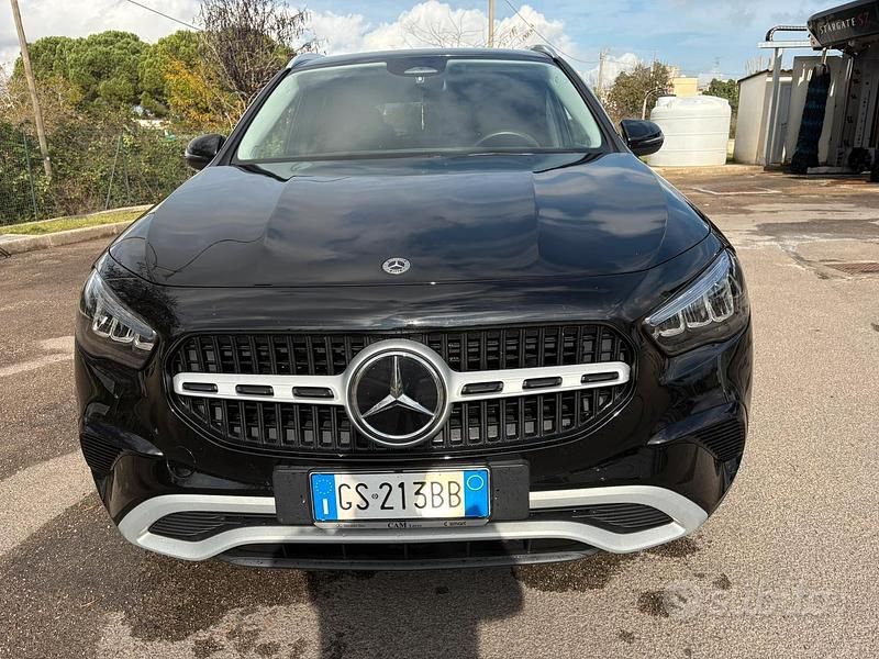 Usata Mercedes GLA200 150 CV (110 kW) 2023 Nero SUV