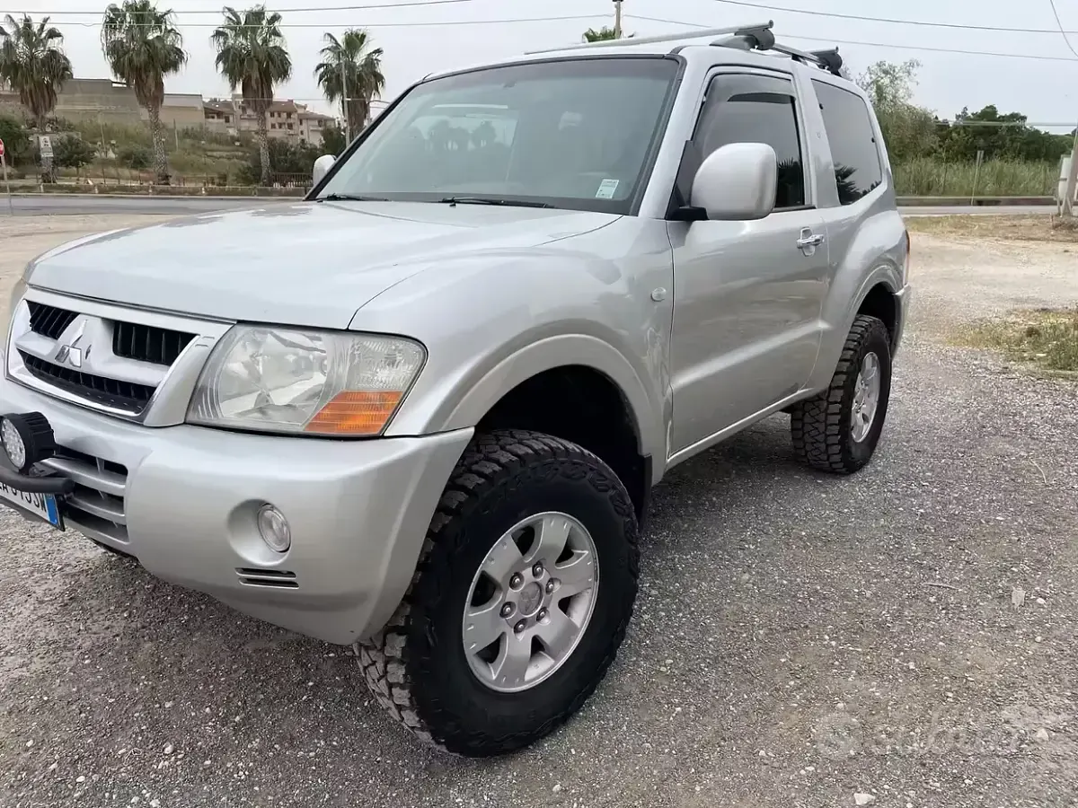 Usata Mitsubishi Pajero 160 CV (117 kW) 2003 Argento SUV