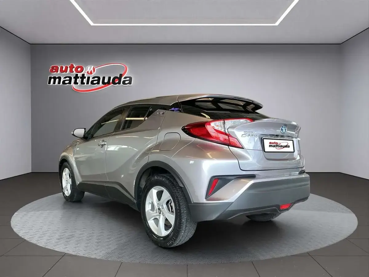 Usata Toyota C-HR Active 122 CV (89 kW) 2019 Grigio SUV
