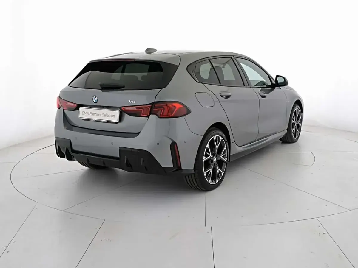 Usata BMW 116 M Sport 122 CV (89 kW) 2025 Skyscraper grey Utilitaria