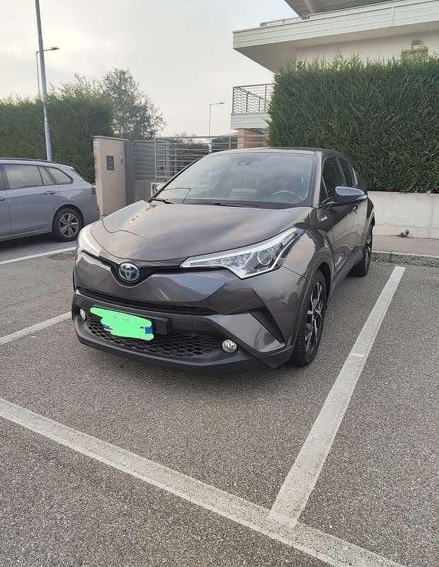 Usata Toyota C-HR Lounge 98 CV (72 kW) 2018 SUV