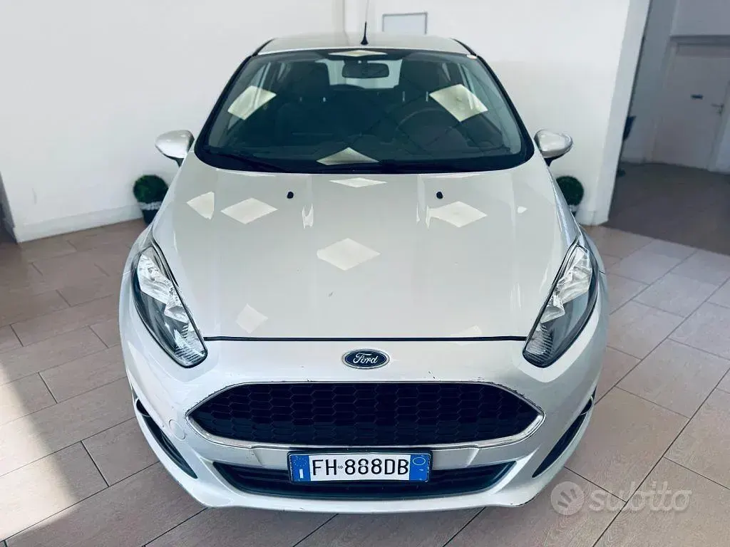 Usata Ford Fiesta Titanium 75 CV (55 kW) 2017 Grigio Utilitaria