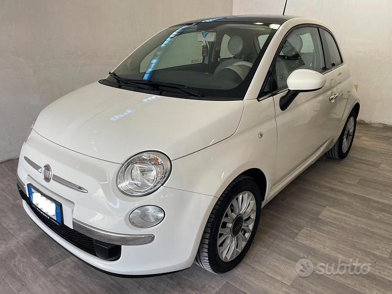 Beige Usata 2014 Fiat 500 Lounge Tre volumi | 7690 € (Buon prezzo) - Immagine 1/4