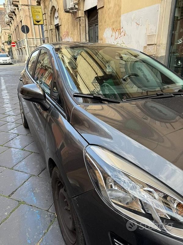 Usata Ford Fiesta 86 CV (63 kW) 2019 Grigio Utilitaria