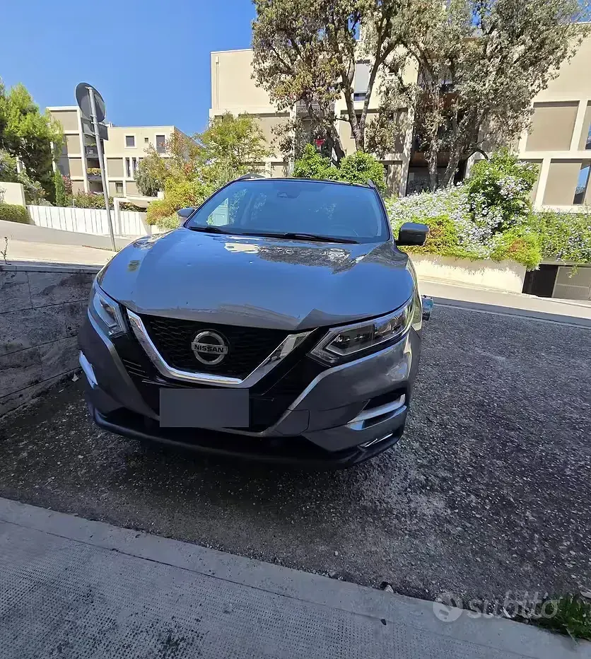 Usata Nissan Qashqai N-Connecta 110 CV (80 kW) 2018 Grigio SUV